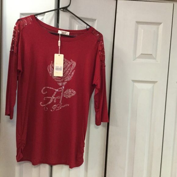 Beautiful red Julia red top - Picture 2 of 2